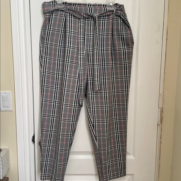 BELTED, PULL ON, ELASTIC BACK WAIST, STRAIGHT LEG, PAPER BAG PANTS. LIKE NEW! - Picture 3 of 13